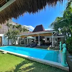 Villa Teman Eden, 4Br Prime Location Seminyak Beach